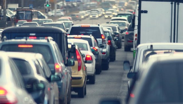 Raporti i fundit: Ndotja e ajrit dhe akustikës në Tiranën tejkalon standarde